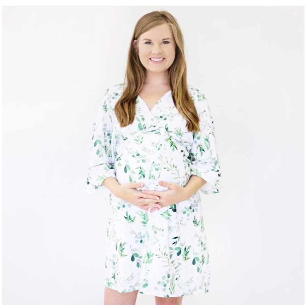 LIKE NEW CADEN LANE MATERNITY ROBE- Leafy Greenery Pattern